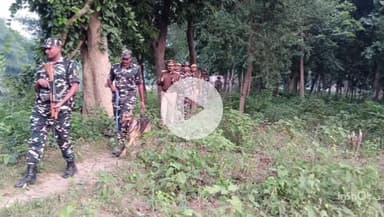 फरेंदा: खैराघाट में इंडो-नेपाल बार्डर पर पुलिस और एसएसबी की संयुक्त टीम ने किया पेट्रोलिंग