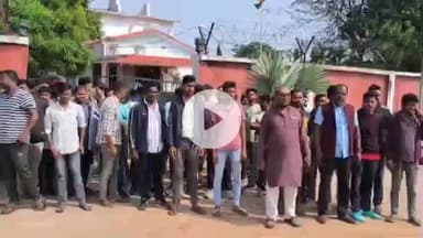 खूंटी: खूंटी में बालू से लदा एक ट्रैक्टर और एक खाली ट्रैक्टर पकड़ा गया