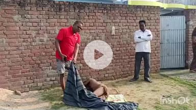 चास: बदाही मेन रोड पर ठिठुर रहे अज्ञात व्यक्ति को मुखिया ने एंबुलेंस से अस्पताल पहुंचाया