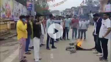 दीगोद: सुल्तानपुर में कांग्रेस कार्यकर्ताओं ने पीपल्दा क्षेत्र में अतिवृष्टि से हुए नुकसान को लेकर सरकार का पुतला जलाया