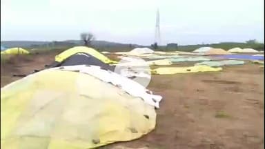 గంభీరావుపేట: ధాన్యం కొనుగోలు ప్రక్రియ వేగవంతం చేయాలని కోరుతున్న భీముని మల్లారెడ్డిపేట రైతులు