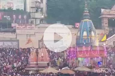 हरिद्वार: कार्तिक पूर्णिमा के मौके पर हर की पौड़ी पर उमड़ी भीड़, श्रद्धालुओं ने किया गंगा स्नान