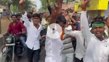 नवादा: उत्तर प्रदेश के पूर्व मुख्यमंत्री अखिलेश यादव की सभा में भैंस पर बैठकर पहुंचे युवक, वीडियो हुआ वायरल