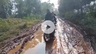 कोंडागांव: कोंडागांव-खुटडोबरा मार्ग दलदल में तब्दील, स्कूली बच्चों व ग्रामीणों को आने जाने में हो रही भारी परेशानी #jansamasya