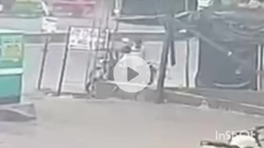 मैनपुरी: ईसन नदी पुल पर बाइक सवार युवकों ने युवक का बैग किया चोरी, घटना सीसीटीवी कैमरे में कैद हुई