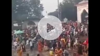 सिराथू: कार्तिक पूर्णिमा पर कड़ा के कुबरीघाट पर स्नानार्थियों का जमावड़ा, दोपहर तक जमी रही भीड़