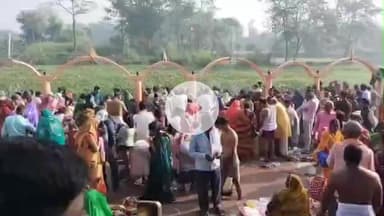 पडरौना: कार्तिक पूर्णिमा पर श्रद्धा का सागर उमड़ा, रामघाट और बाँसी नदी में हजारों श्रद्धालुओं ने लगाई आस्था की डुबकी