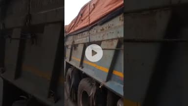 चास गुरुद्वारा रोड के पास एक तेज रफ्तार हाइवा ने पुलिस पेट्रोलिंग गाड़ी को पीछे से मारी टक्कर #chas