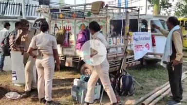 आरा: आरा, बड़हरा और संदेश विधानसभा में मतदान के लिए आरा से भारी सुरक्षा के बीच भेजी गई ईवीएम मशीन