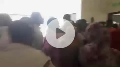 शिवसागर: शिवसागर प्रखंड कृषि कार्यालय पर बीज लेने वाले किसानों की लगी लंबी कतार, सैकड़ों की संख्या में पहुंचे किसान