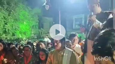 मेदिनीनगर (डालटनगंज): कोयल नदी तट पर देव दीपावली: गंगा महा आरती, वीर-वीरांगना सम्मान और महिलाओं ने शस्त्र नृत्य से मन मोहा