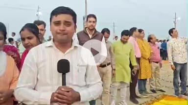 करछना: अरैल व त्रिवेणी संगम पर देव दीपावली के अवसर पर दीपों की आभा से गुलजार हुआ संगम की धरा