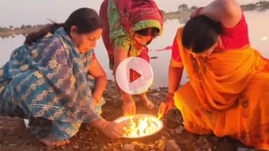 कालापीपल: कालापीपल के पानखेड़ी स्थित तालाब में देव दीपावली पर महिलाओं ने किया दीपदान