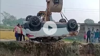 बेरमो: धवाइयाँ में तेज रफ्तार कार निर्माणाधीन गार्डवाल से टकराई, ग्रामीणों ने ठेकेदार पर लापरवाही का आरोप लगाया