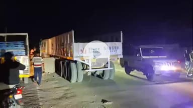 चूरू: नशे में धुत डंपर चालक ने जयपुर रोड आरओबी पर फंसाया वाहन, जाम लगने के बाद मौके पर पहुंची कोतवाली पुलिस