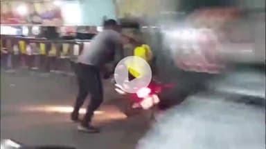 बेरमो: फुसरो बाजार में आवारा सांड का आतंक, कई लोगों पर किया हमला, दूसरे दिन भी दहशत