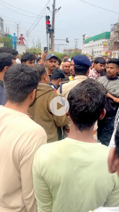 क्षत्रिय धर्म कहता है लोगों की आवाज बनो, हर उस व्यक्ति की आवाज बनूंगा जिसका कोई नहीं है।..!



#apsgurjar #viral #gwalior