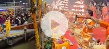 वाराणसी में दशा में घाट पर महा आरती 21 अर्चक और 42 देव कन्याओं ने रिद्धि सिद्धि के रूप में की