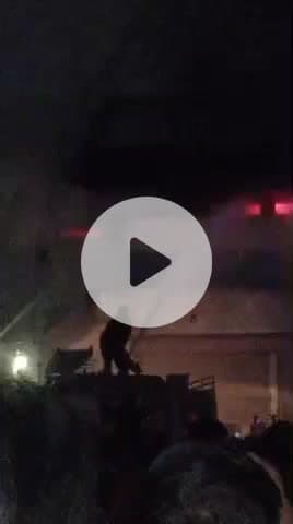 जगाधरी: यमुनानगर में भाटिया बिल्डिंग के सामने फोम के गोदाम में अज्ञात कारणों से आग लग गई। मौके पर फायर ब्रिगेड की टीमे पहुंची।