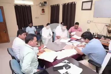 पाकुड़: पाकुड़ में उपायुक्त मनीष कुमार ने नगर परिषद की योजनाओं की समीक्षा #nagerpanchyat