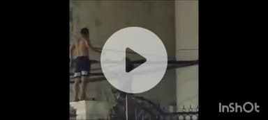 वाराणसी में पुलिस ने नशेड़ी को रस्सी में बांधकर ले जाया