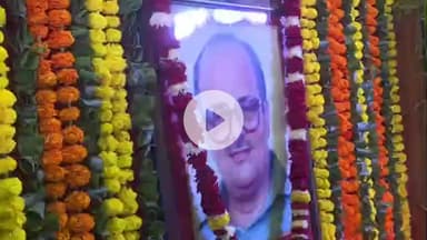 हुज़ूर: भोपाल: CM मोहन यादव ने विधानसभा में अर्जुन सिंह की जयंती पर उन्हें पुष्पांजलि अर्पित की