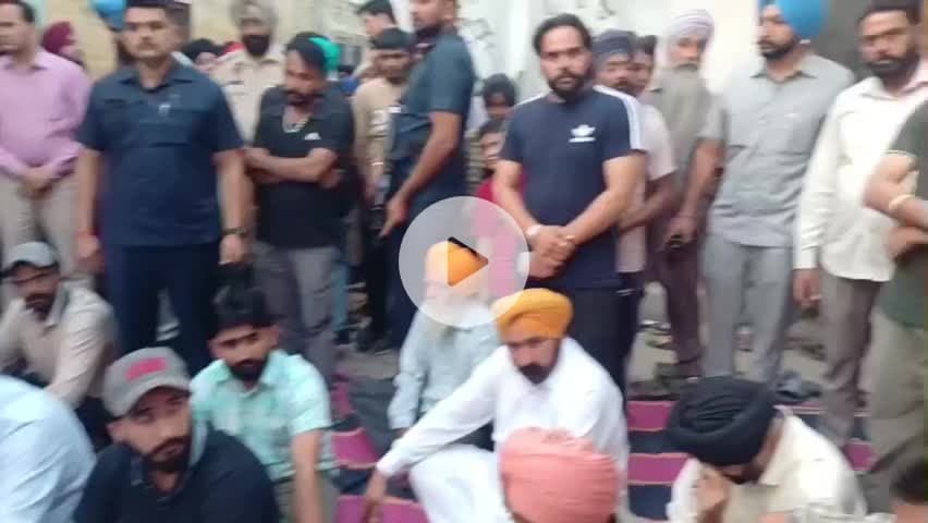 ਸਮਰਾਲਾ: ਸਮਰਾਲਾ ਦੇ ਪਿੰਡ ਮਾਣਕੀ ਵਿੱਚ ਗੋਲੀਆਂ ਮਾਰ ਕੇ ਕਤਲ ਓਏ ਨੌਜਵਾਨ ਦੇ ਪਰਿਵਾਰ ਨਾਲ ਦੁੱਖ ਸਾਂਝਾ ਕਰਨ ਪਹੁੰਚੇ ਕੇਂਦਰੀ ਮੰਤਰੀ ਰਵਨੀਤ ਸਿੰਘ ਬਿੱਟੂ