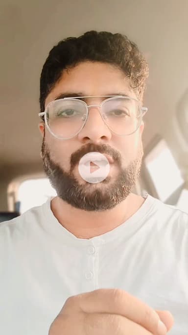 नीले कबूतर अपने आप को भगवान शिव मान रहे हैं