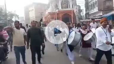 डुमरा: सीतामढ़ी में मतदाता जागरूकता प्रभात फेरी का आयोजन, डीएम ने नेतृत्व कर मतदान प्रतिशत बढ़ाने का किया आह्वान