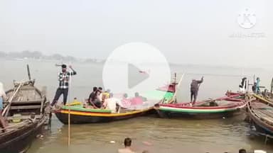 बक्सर: रामरेखा घाट पर जुटने वाली भीड़ को लेकर एसडीआरएफ की टीम गंगा में तैनात दिखी