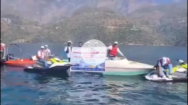 टिहरी: टिहरी झील में राज्य स्थापना की रजत जयंती पर पर्यटन विभाग ने किया रोमांचक वॉटर स्पोर्ट्स गतिविधियों का प्रदर्शन