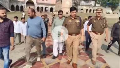 इटावा: हनुमान घाट पर शाम को होने वाले दीपोत्सव की तैयारियों का जायजा लेने पहुंचे एसएसपी बृजेश कुमार श्रीवास्तव