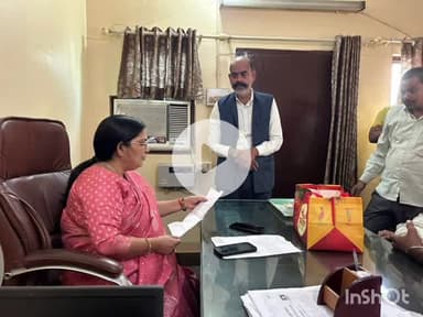 हरदोई: उच्च शिक्षा राज्य मंत्री रजनी तिवारी ने अपने इंद्रप्रस्थ आवास पर जनता से की मुलाकात, बड़ी संख्या में पहुंचे लोग