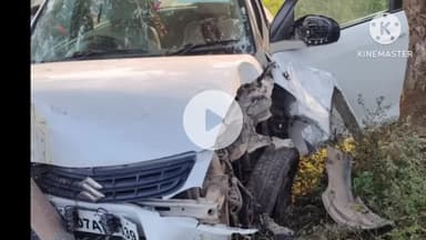 नवादा: पकरीबरावां: पकरीबरावां में सड़क दुर्घटना में कार के परखच्चे उड़े, घटना के बाद चालक वाहन छोड़कर फरार हुआ