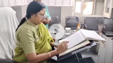 जगाधरी: निगम मेयर ने निगम कार्यालय का किया औचक निरीक्षण, 27 कर्मचारी ड्यूटी से नदारद, कारण बताओ नोटिस जारी