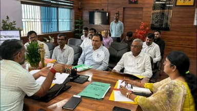 गिरिडीह: उपायुक्त रामनिवास यादव ने डीसी ऑफिस में सीएसआर से संबंधित समीक्षा बैठक की