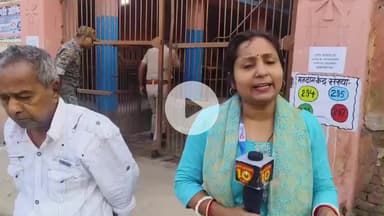 आरा: राजकीय आदर्श मध्य विद्यालय आरा नवादा में कड़ी सुरक्षा के बीच मतदाताओं ने किया मत का प्रयोग