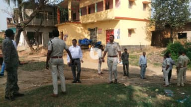 गिरिडीह: गांडेय अंचल के बदगुंदा में दो पक्षों के बीच हिंसक झड़प, दस मजिस्ट्रेटों के साथ अतिरिक्त पुलिस बल तैनात