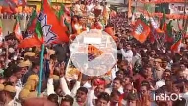 बारां: अंता उपचुनाव में मुख्यमंत्री भजनलाल शर्मा ने रोड शो के बाद भाजपा प्रत्याशी मोरपाल सुमन को पहनाई जीत की माला