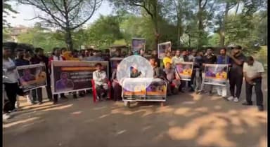 धनबाद/केंदुआडीह: धनबाद: कलाकार रोबिन दास के साथ मारपीट, गांधी सेवा सदन में हुई प्रेस वार्ता