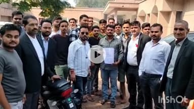 बांदा: कलेक्ट्रेट पहुंचकर लोगों ने DM को प्रार्थना पत्र दिया, पार्वती स्मारक गेट के पास डिवाइडर पर कट देने की मांग