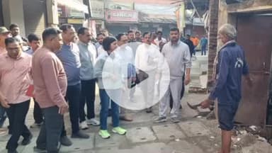 झांसी: नगर आयुक्त ने वार्ड 40 और 43 का किया निरीक्षण, डोर-टू-डोर कूड़ा कलेक्शन में सुधार के दिए निर्देश