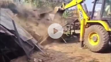 चास: बोकारो वन विभाग की अपील: अवैध आरा मिल की दें सूचना, विश्वकर्मा टिम्बर मिल से भारी मात्रा में लकड़ी जब्त