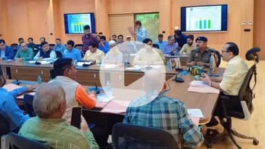 झांसी: मण्डलायुक्त बिमल कुमार दुबे ने दिए निर्देश, कहा- निवेश मित्र पोर्टल पर आवेदन का तुरंत निस्तारण करें