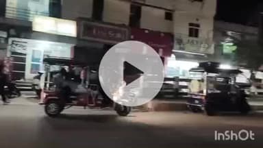 दौसा: दौसा के ROB पर अवैध रूप से खड़े ई-रिक्शा दे रहे हैं हादसों को न्यौता