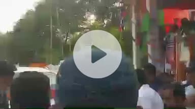 शिवसागर: शिवसागर प्रखंड के मध्य विद्यालय आलमपुर पहुँचे लोजपा सुप्रीमो चिराग पासवान, एनडीए प्रत्याशी मुरारी गौतम के लिए मांगा वोट