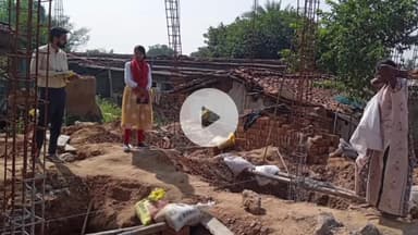 कैरो: कैरो मुख्यालय में प्रधानमंत्री व अबुवा आवास योजना में लापरवाही पर बीडीओ सख्त, लाभार्थियों को जल्द निर्माण का निर्देश