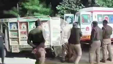 करछना: बरदहा गांव के सामने तेज रफ्तार डंफर की चपेट में आने से बाइक सवार युवक की मौत, पुलिस जांच में जुटी