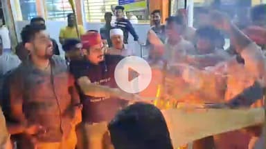 खंडवा नगर: सिंधी समाज के खिलाफ विवादित बयान पर आक्रोश, महिलाओं ने चप्पल से पुतले को पीटा और जलाया