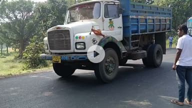 Bus टक्कर से युवक हुआ घायल #news #jharkhand #trending #viral